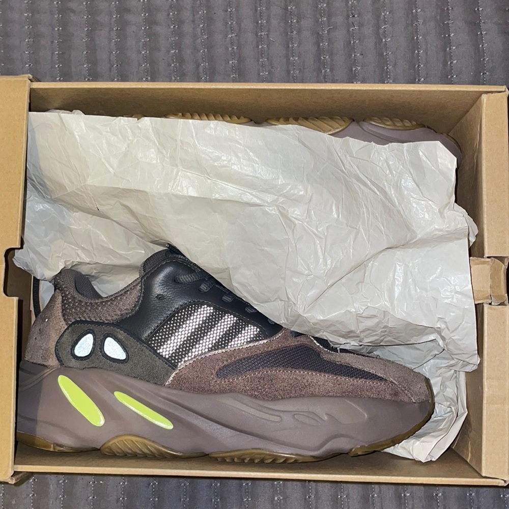 Yeezy 700 Muave